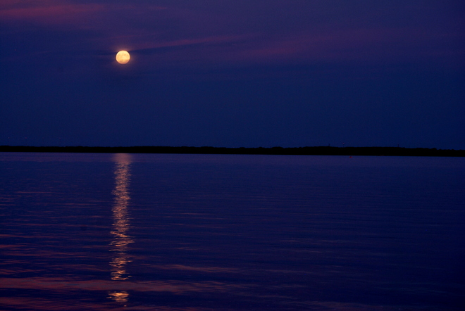 moon rise Pointe-Claire, Quebec Canada