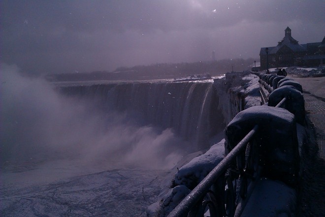WINTERY FALLS Niagara Falls, Ontario Canada