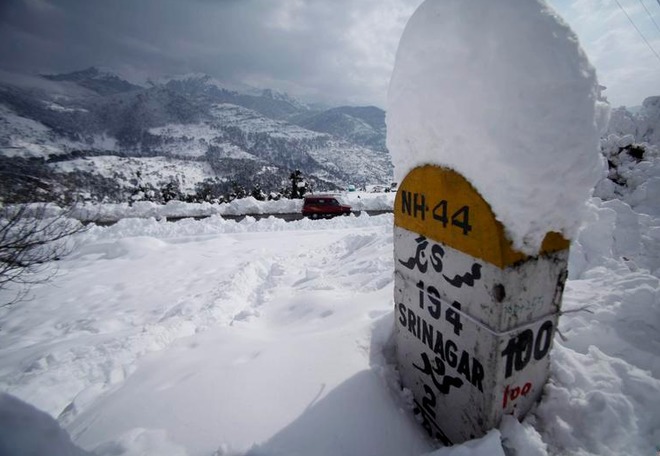 Snow in India Jammu and Kashmir