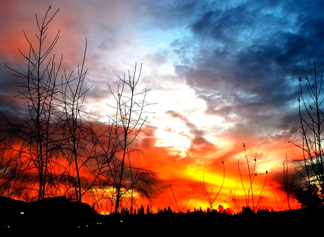 fiery sunrise Kelowna, BC