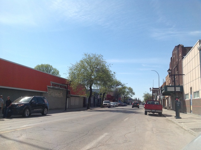Selkirk ave sunny and warm Winnipeg, MB