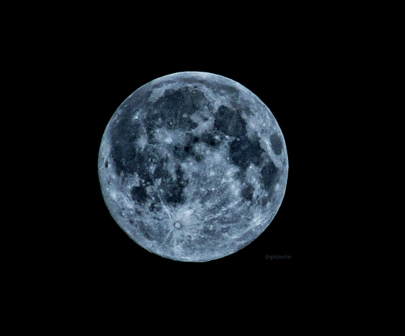 Blue Moon - Second Full Moon in July 2015 Lake Ontario