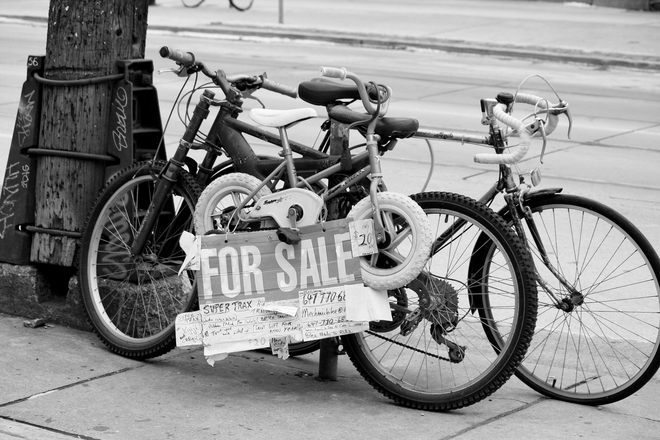 Street Sale Downtown, Toronto, ON