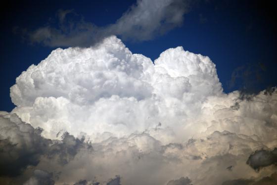 How can cumulonimbus clouds produce rain and hail?