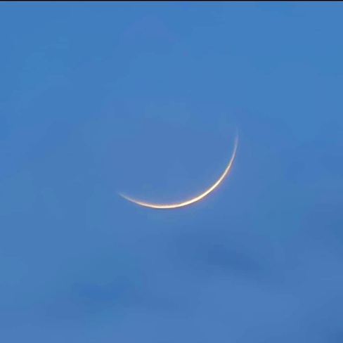 Apparition de la nouvelle lune apres l éclipse Sherbrooke, QC