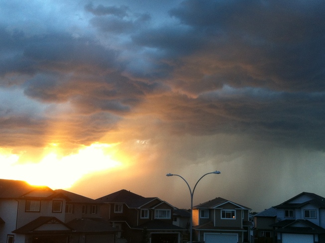 Sun with a mix of storm Sherwood Park, Alberta Canada