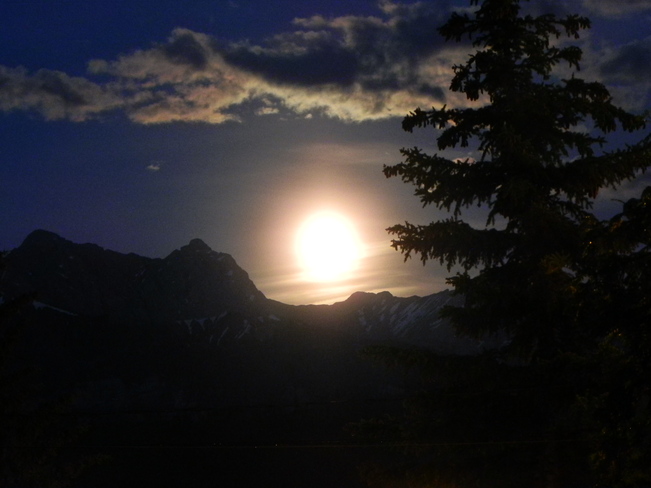 Super moon Elkford, British Columbia Canada