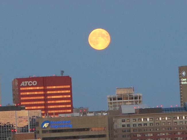 Full Moon Edmonton, Alberta Canada
