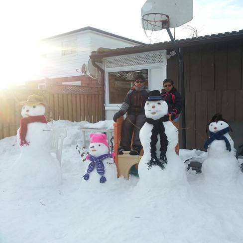 Snowman family 