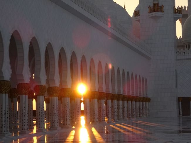 Sun set at Sheikh Zayed Mosque Abu Dhabi, United Arab Emirates