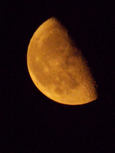 Lune au teint oranger Chambly, QC