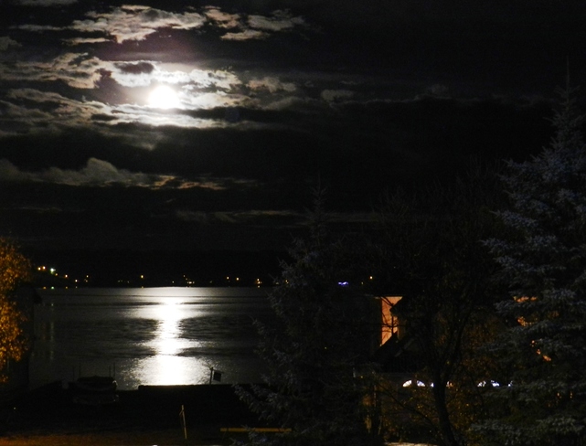 "Hunter's Moon" over Echo Lake Fort Qu'Appelle, SK