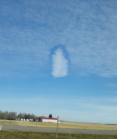 strange cloud anomoly Edmonton, AB