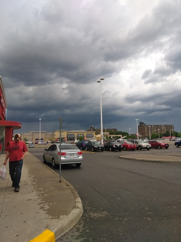 tornado producing clouds Hamilton, ON