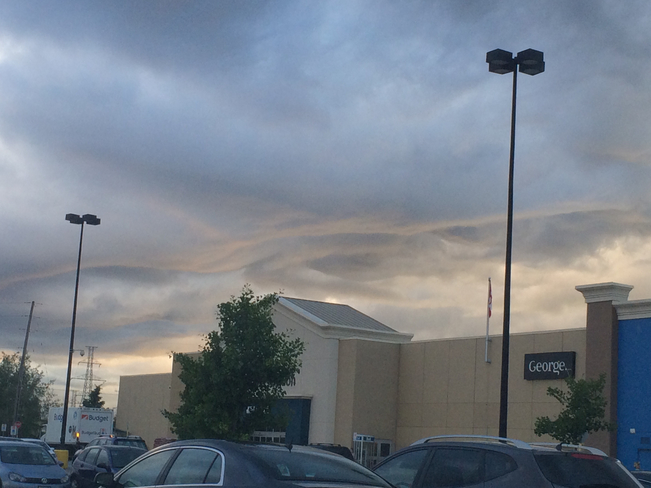 Weird clouds in Oshawa. Oshawa, Ontario, CA