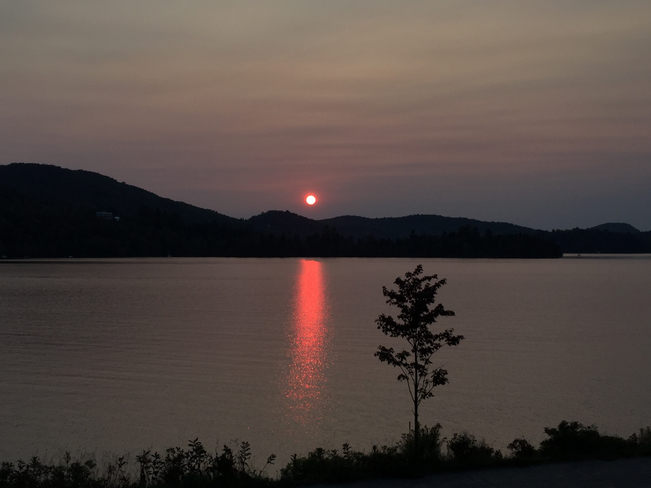Coucher de soleil au lac des Sables Sainte-Agathe-des-Monts, Québec, CA