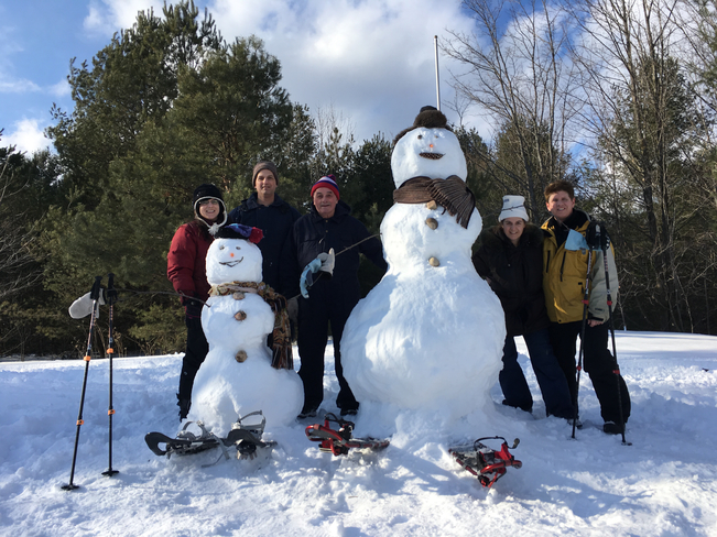 Family Day fun building snowmen Oro-Medonte, Ontario, CA