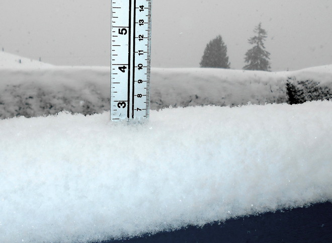SNOW - WEST VANCOUVER - 11:35 AM West Vancouver, BC