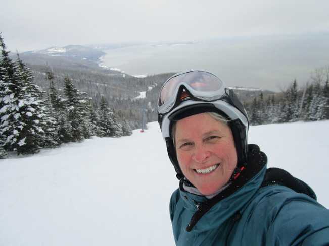 ski de printemps au massif dans des conditions hivernales Charlevoix, QC