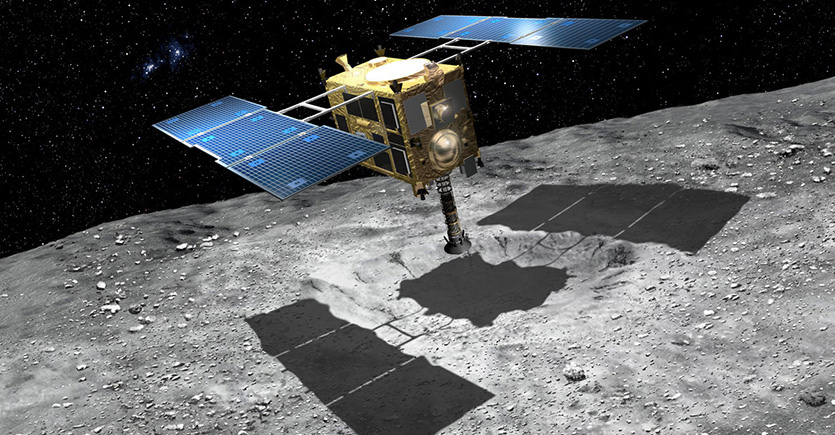 Hayabusa 2 giapponese che si libra sopra la superficie dell'asteroide Ryugu, 