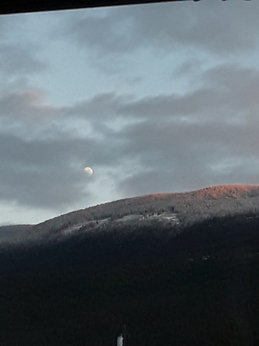Moon rising up over Owlhead Mountain early at 3:40 pm Sicamous, BC