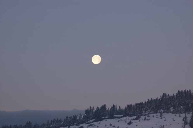 Full moon morning Chase, British Columbia, CA