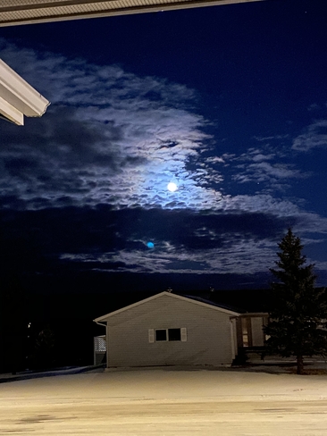 Full moon over Hardisty AB Hardisty, Alberta, CA