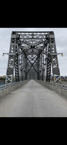 Alexandria Bridge connecting Ontario/Quebec Alexandra Bridge, Gatineau, QC