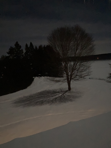 Lune et son reflet Lac-des-Plages, Québec, CA