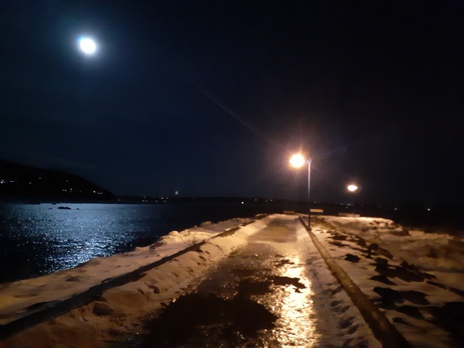 pleine lune dans Charlevoix le 26 fevrier 2021 Baie-Saint-Paul, QC