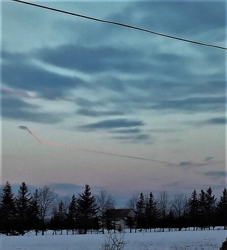 qu est ce qui forme cette trainée nuageuse 170-180 Montée Barrette, Sainte-Anne-des-Plaines, QC J0N 1H0, Canada