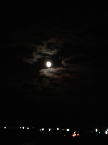 Full Moon Ottawa, ON