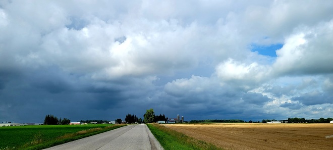 impending storm clouds Listowel, ON
