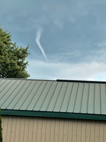 Funnel cloud spotted off highway 3 Cottam, Ontario, CA