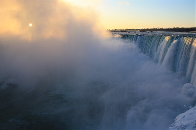 Sunrise at Niagara Falls Niagara Falls, ON