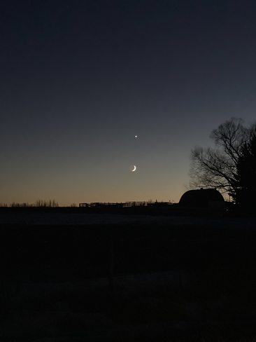 Moon set with Venus Vermilion, Alberta, CA