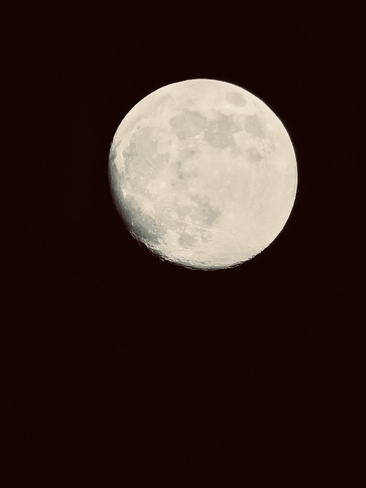 Full Moon London, Ontario, CA
