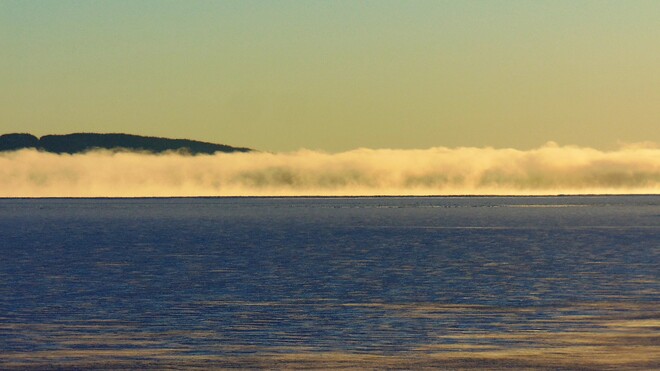 Fumée sur la mer par grand froid Gaspé, QC