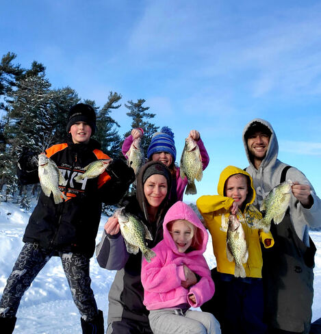 Winter Fun 435H+W4 Nestor Falls, ON, Canada