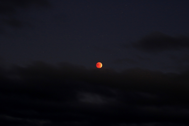 L'éclipse lunaire du 8 novembre Sainte-Catherine-de-la-Jacques-Cartier, QC