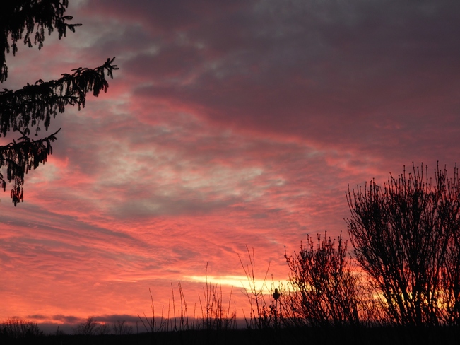 lever de soleil rouge Saint-Pierre-de-la-Rivière-du-Sud, QC