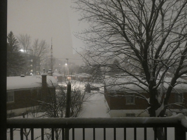 Tempête de neige sur une grande ville Montréal, QC