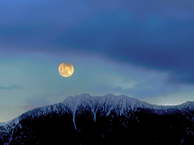Moon Rises Kootenay 1, British Columbia, CA