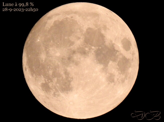 Dernière Super Lune à 99,8 % Ciel voilé de fumé T-R Trois-Rivières, QC