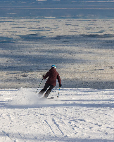 Skier jusque dans le fleuve! Le Massif de Charlevoix (stationnement en haut), Chemin du Massif, Petite-Rivière-Saint-François, QC
